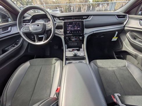 New 2025 Jeep Grand Cherokee L Laredo image 13