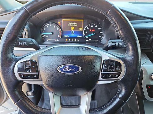 Used 2022 Ford Explorer XLT image 19