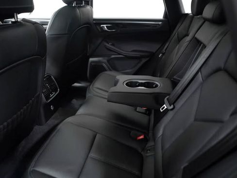 Certified 2026 Porsche Macan AWD/4WD image 34