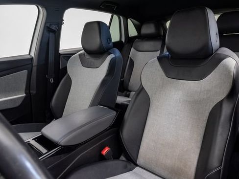 Used 2023 Volkswagen ID.4 Pro RWD image 9