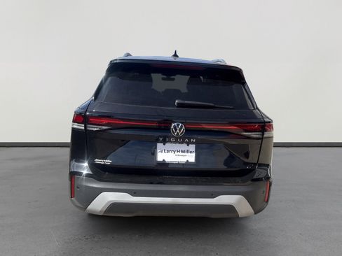 New 2026 Volkswagen Tiguan S FWD image 9