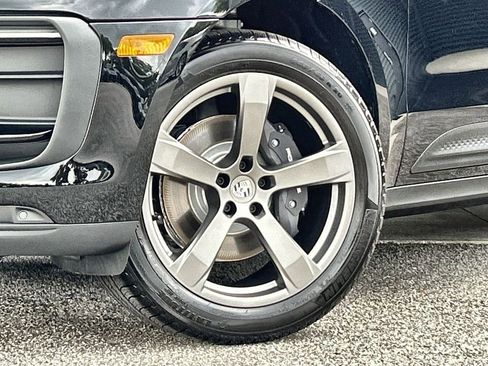 Certified 2026 Porsche Macan image 6