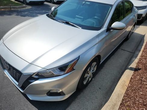 Used 2020 Nissan Altima 2.5 S FWD image 2