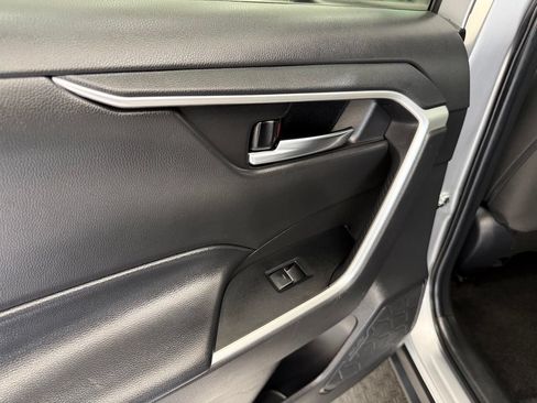 Used 2025 Toyota RAV4 XLE FWD image 17