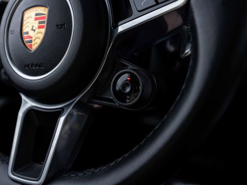 Used 2023 Porsche Cayenne Platinum Edition image 25