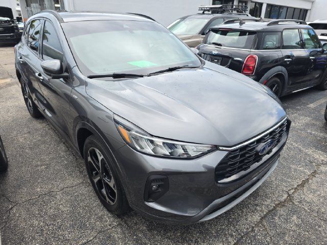 Used 2023 Ford Escape ST-Line Select w/ Tech Pack #2 AWD/4WD image 2