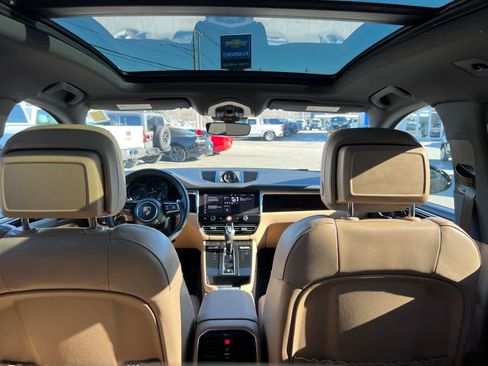 Used 2025 Porsche Macan image 40