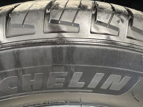 Used 2024 Jeep Grand Cherokee Laredo image 9