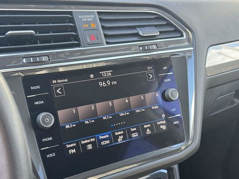 Used 2022 Volkswagen Tiguan SE image 25