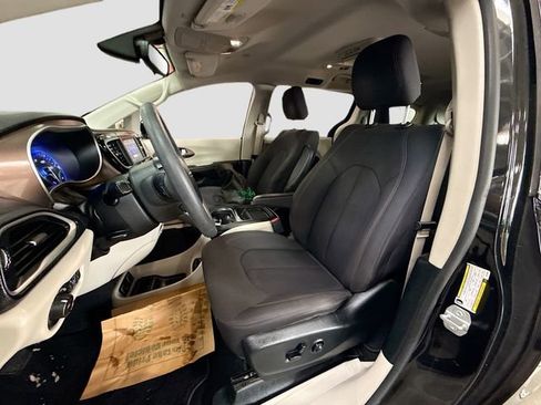 Used 2018 Chrysler Pacifica Touring Plus w/ Tire & Wheel Group image 22