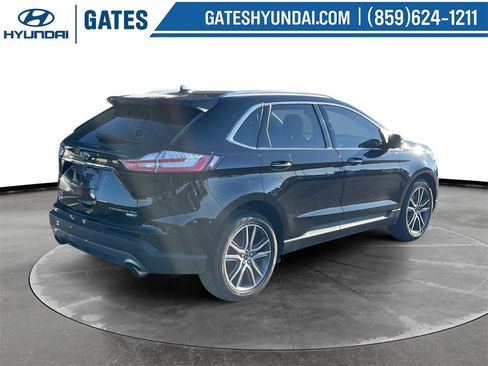 Used 2020 Ford Edge Titanium image 2