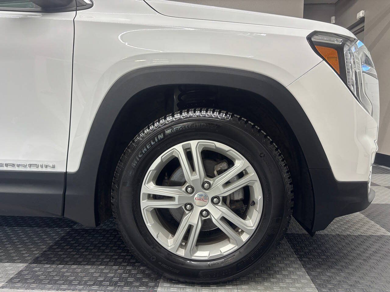 Used 2023 GMC Terrain SLE FWD image 5