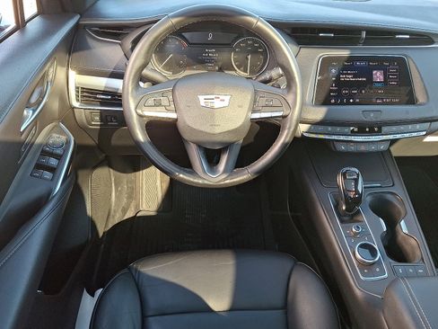 Used 2020 Cadillac XT4 Premium Luxury w/ Cold Weather Package image 12