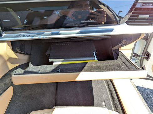 Used 2018 Porsche Panamera RWD image 33