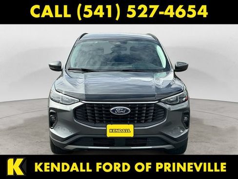 Used 2025 Ford Escape Platinum AWD/4WD image 2