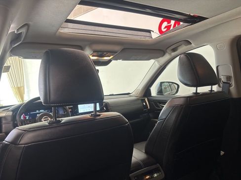 Used 2024 Nissan Pathfinder Platinum w/ Black Appearance Package image 16