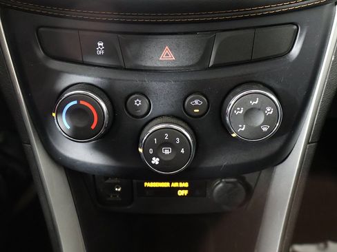 Used 2020 Chevrolet Trax LT image 37