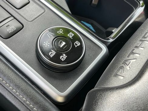 Certified 2022 Nissan Pathfinder SL image 24