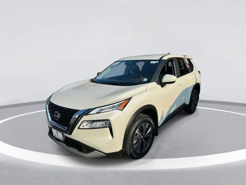 Used 2023 Nissan Rogue SV image 4