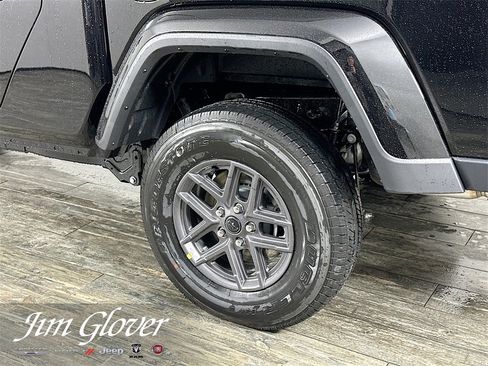 New 2025 Jeep Gladiator Sport image 12