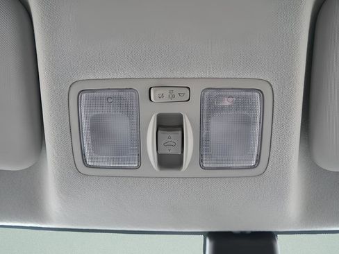 Certified 2025 Hyundai Venue SEL FWD image 19
