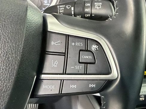 Used 2023 Toyota Highlander XLE image 27