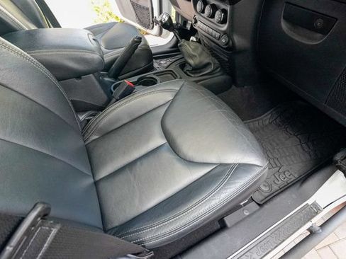 Used 2016 Jeep Wrangler Unlimited Rubicon AWD/4WD image 83