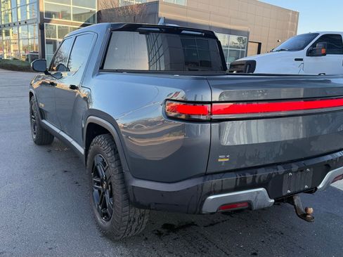 Used 2022 Rivian R1T Adventure image 9