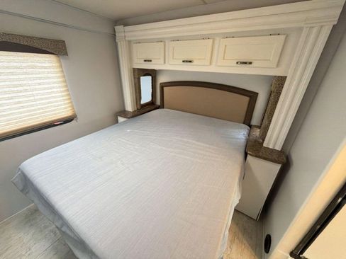 Used 2016 Ford E-450 and Econoline 450 Super Duty w/ Motorhome Prep Package image 24