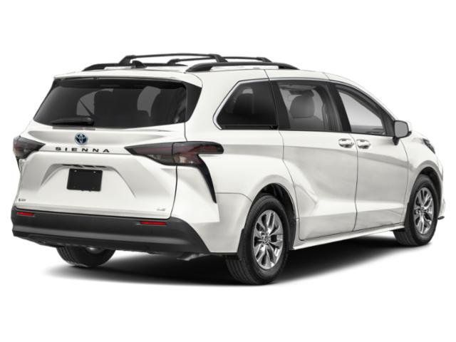 Used 2025 Toyota Sienna LE FWD image 5