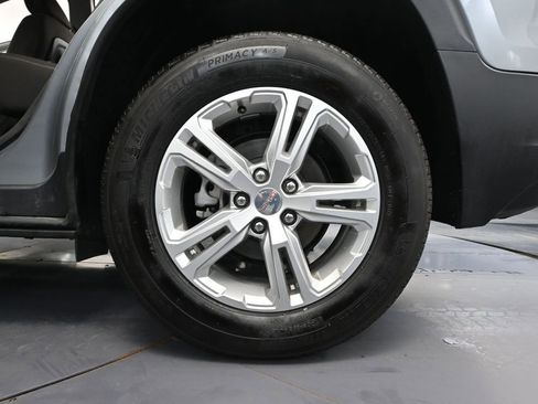 Used 2024 GMC Terrain SLE image 13