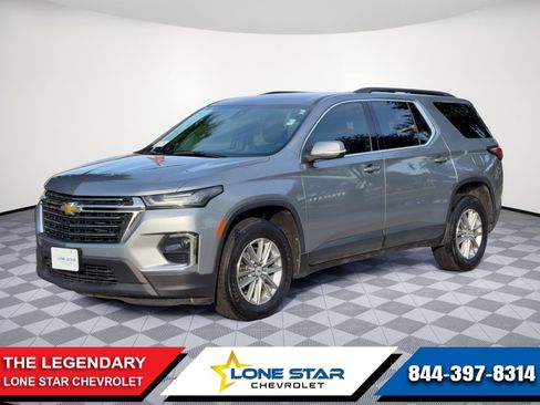 Used 2023 Chevrolet Traverse LT FWD image 1