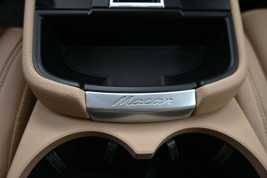 Used 2026 Porsche Macan AWD/4WD image 17