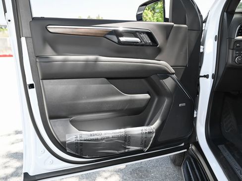 New 2026 Chevrolet Suburban High Country w/ Sun And Tow Package AWD/4WD image 18