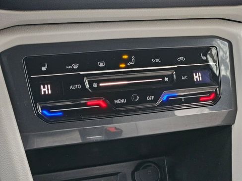 Used 2022 Volkswagen Tiguan SE R-Line image 23