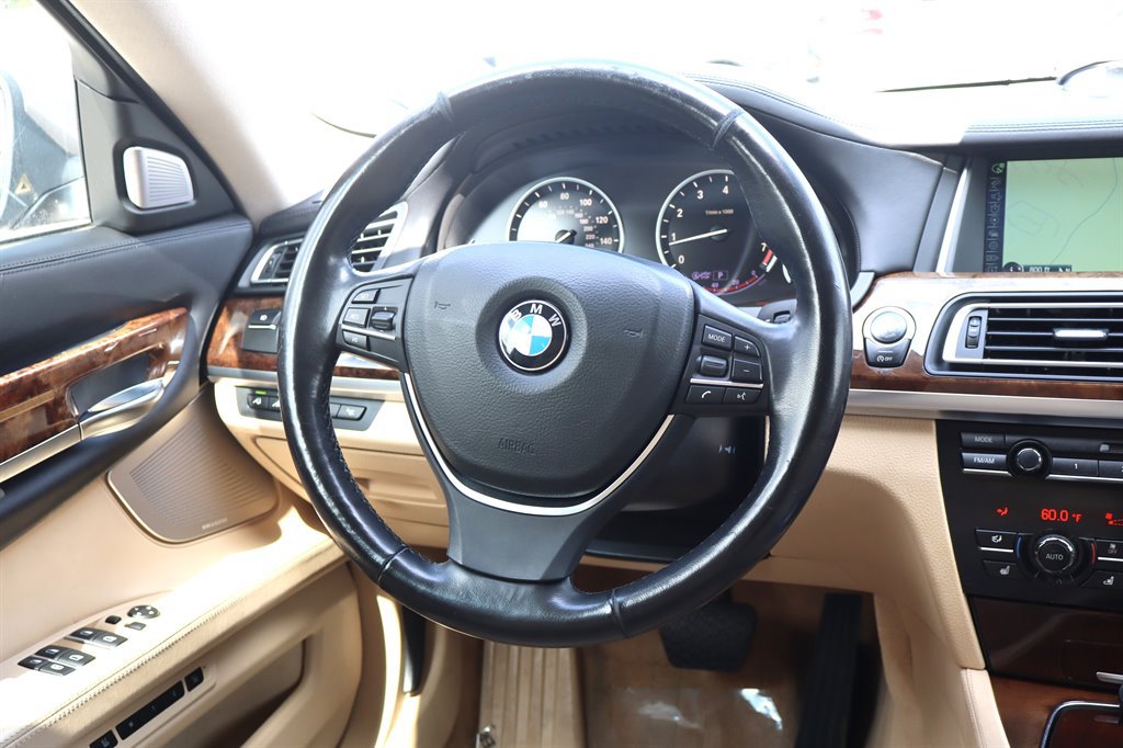 Used 2013 BMW 750i RWD image 14