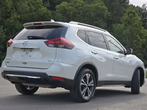 Used 2019 Nissan Rogue SV w/ Sun & Sound Touring Package FWD image 19