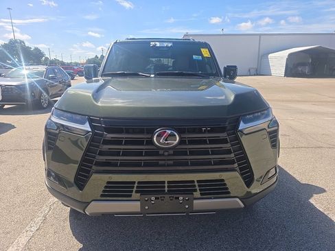 Used 2024 Lexus GX 550 AWD/4WD image 2