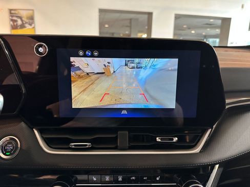 Used 2025 Chevrolet Equinox LT image 24