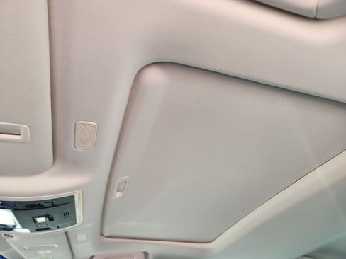 Used 2020 Lexus ES 300h w/ Premium Package image 32