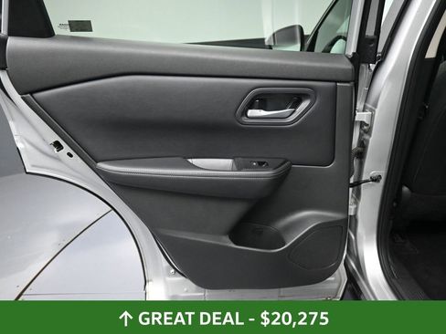 Used 2024 Nissan Rogue SV image 27