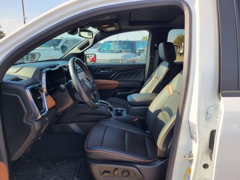 Used 2024 GMC Canyon AT4 w/ AT4 Premium Package image 10