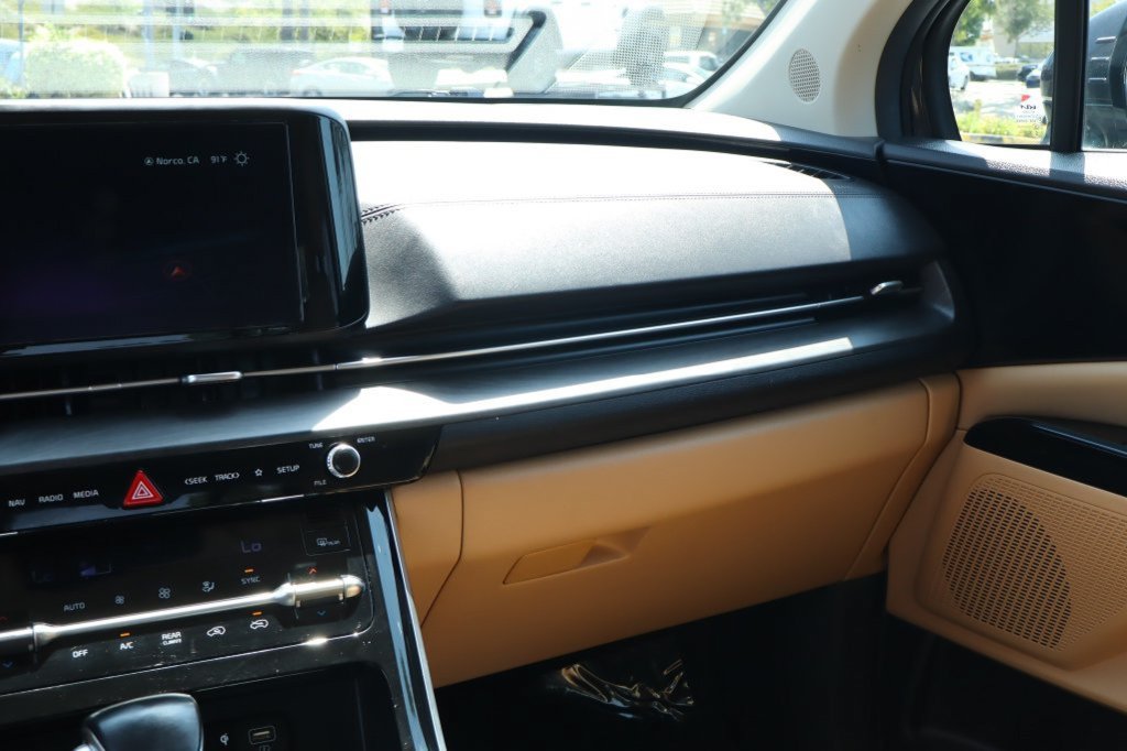 Used 2024 Kia Carnival EX FWD image 30