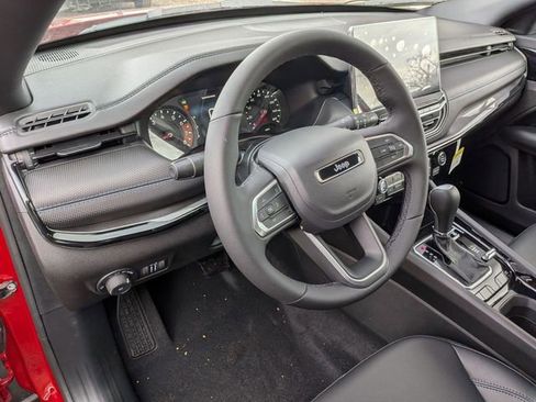 New 2026 Jeep Compass Latitude image 11