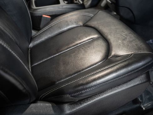 Used 2025 Chrysler Pacifica Select FWD image 39
