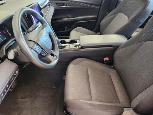 Used 2025 Toyota Camry LE image 14