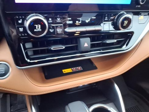 Used 2026 Toyota Highlander Platinum image 33