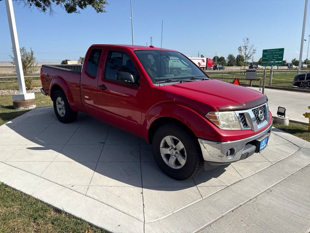 Used 2011 Nissan Frontier SV w/ SV Premium Utility Pkg RWD image 2