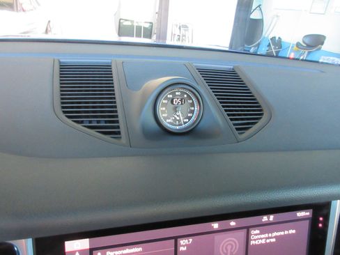 Used 2024 Porsche Macan image 54