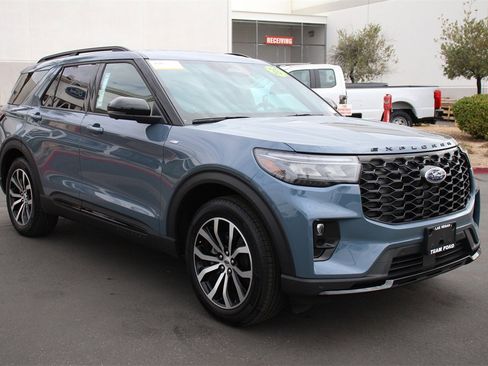 Certified 2025 Ford Explorer ST-Line w/ Premium Package image 11